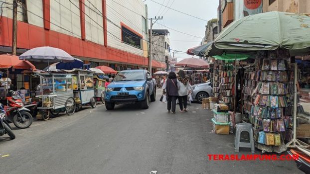 Belum Sebulan Digusur, PKL Kembali Padati Jl Letjen Soeprapto Bandarlampung