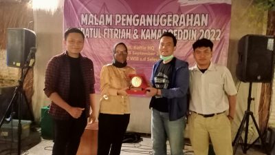 AJI Bandarlampung Kembali Serahkan Penghargaan Kamaroeddin dan Saidatul Fitriah