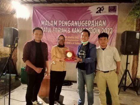 AJI Bandarlampung Kembali Serahkan Penghargaan Kamaroeddin dan Saidatul Fitriah