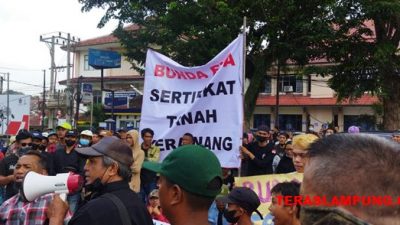 Ratusan warga Kampung Kerawang menggeruduk Pemkot Bandarlampung, Minta Tanahnya Dapat Disertifikatkan