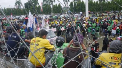 Protes Kenaikan Harga BBM, Ratusan Pengemudi Ojol Demo di Kantor DPRD Lampung