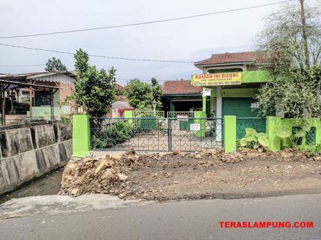 Petugas Pembersih Sungai tak Bertanggung Jawab, Warga Bandarlampung Ini 10 Hari tidak Bisa Keluar Rumah untuk Berobat