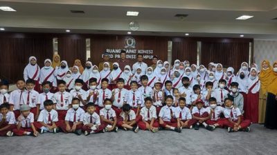 Belajar Musyawarah, Puluhan Siswa SD Berkunjung ke Fraksi PKS DPRD Lampung