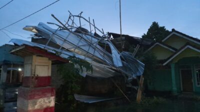 Angin Puting Beliung Sapu Belasan Rumah di Abung Barat Lampung Utara