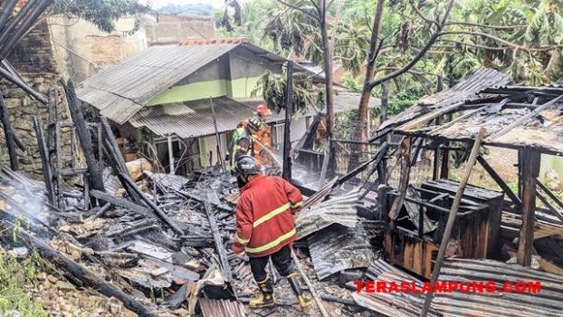 Gudang Mebel di Jl. Agus Salim Bandarlampung Terbakar