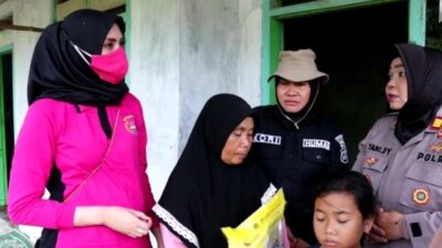 Bhayangkari Lampung Selatan Serahkan Bantuan untuk Korban Banjir di Dua Kecamatan