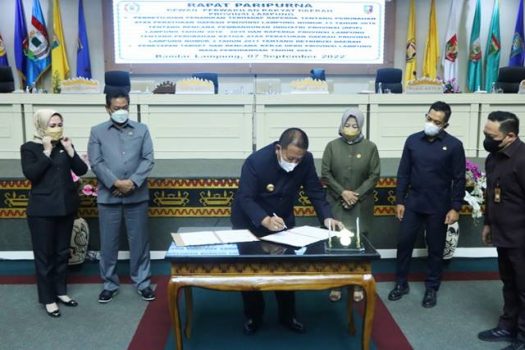 Nota Kesepakatan Kebijakan Umum APBD dan Prioritas Plafon Anggaran Sementara Tahun Anggaran 2023 Provinsi Lampung Ditandatangani