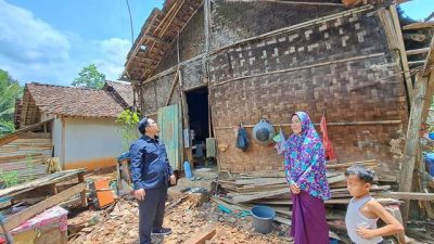Ringankan Beban Korban Angin Puting Beliung, PKS Lampura Berikan Bantuan