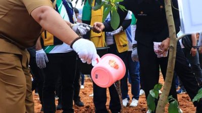 Hari Bakti PUPR ke-77, Gubernur Arinal Djunaidi Tanam Pohon Bendungan Marga Tiga