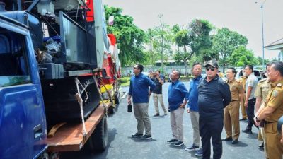Gubernur Arinal Djunaidi Menerima Kendaraan Combine Harvester dan Mobil Ambulan VIP dari PT Bukit Asam