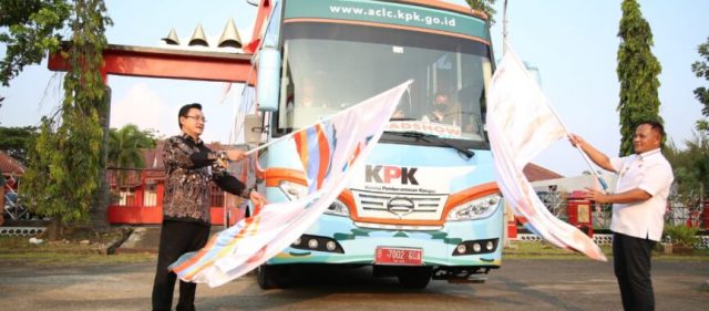 Bupati Lampung Selatan Lepas Bus KPK Jelajah Negeri Bangun Anti Korupsi 
