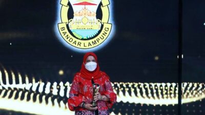 Walikota Eva Dwiana Terima Penghargaan ‘Driving Investment Growth’ dari MNC