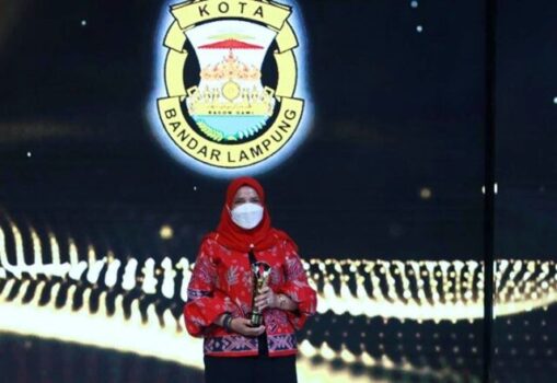 Walikota Eva Dwiana Terima Penghargaan ‘Driving Investment Growth’ dari MNC