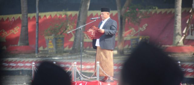 Bupati Lampung Selatan Nanang Ermanto Jadi Pemimpin Upacara Hari Santri Nasional 