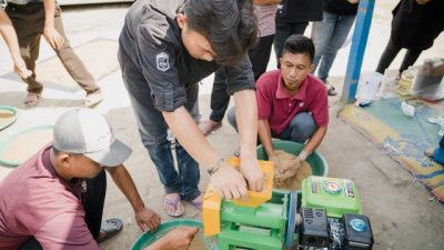 Tim PkM Unila Bantu Pokdakan di Mesuji Lakukan Inovasi Pembuatan Pakan Ikan dan Rencana Bisnis Budidaya Ikan Gabus