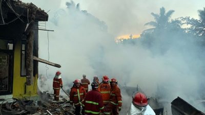 Rumah – Toko Mebel di Kurungan Nyawa Pesawaran Ludes Terbakar