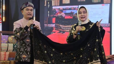 Ketua Dekranasda Provinsi Lampung Dukung Peningkatan Penjualan Produk Kerajinan UMKM Lampung Melalui Pemasaran Secara Online