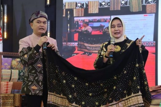 Ketua Dekranasda Provinsi Lampung Dukung Peningkatan Penjualan Produk Kerajinan UMKM Lampung Melalui Pemasaran Secara Online