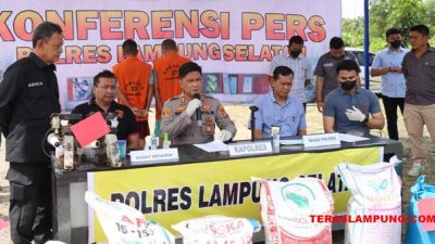 Polres Lamsel Bekuk Dua Tersangka Pengoplos 54 Ton Pupuk Palsu