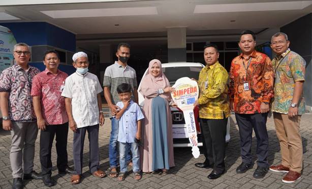 Bank Lampung Serahkan Honda Brio untuk Pemenang Undian Simpeda Lokal 2022