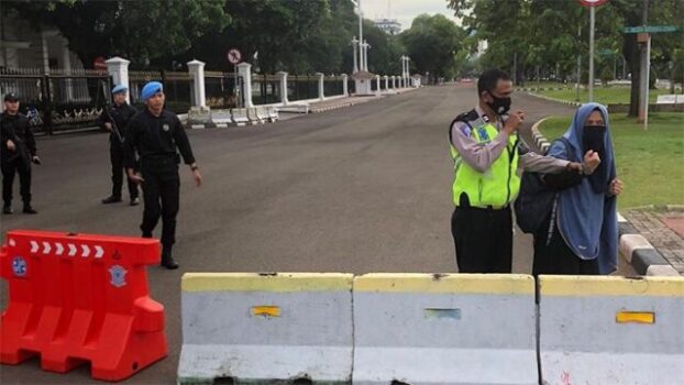 Perempuan Acungkan Senjata Api ke Paspamres di depan Istana Negara, Ini Kata Mabes Polri