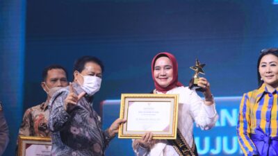 Bunda Literasi Provinsi Lampung Menerima Penghargaan Nugra Jasa Dharma Pustaloka 2022