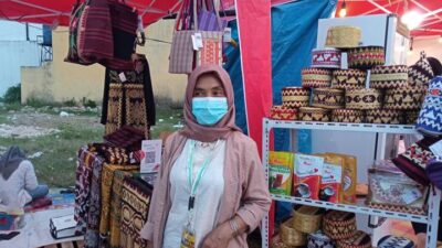 Permintaan Tinggi, Pemilik Kerajinan Tapis Keluhkan Kurangnya Pengrajin
