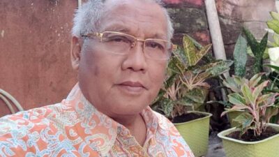 Guru Besar Mundur