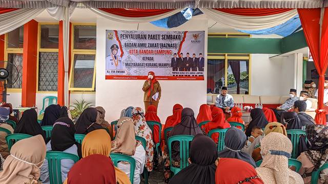 Baznas Bandarlampung Salurkan Bantuan, Ini Harapan Walikota Eva Dwiana