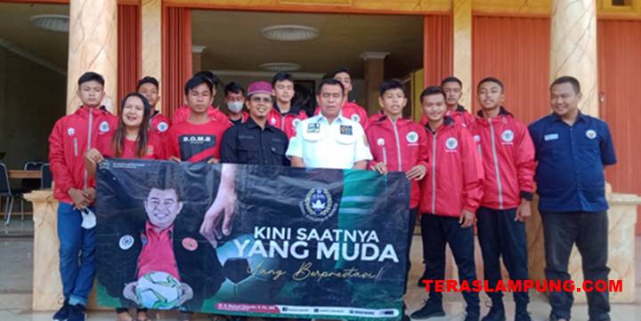 Lepas Pemain Garuda Lampung City FC Berlaga di Singapura, Ini Pesan Senator Lampung Bustami Zainudin
