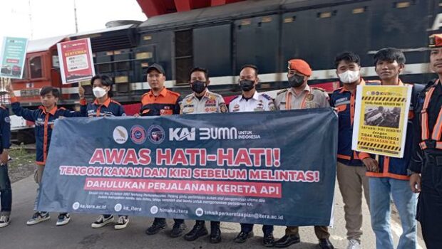 Tingkatkan Keselamatan, PT KAI Tanjungkarang Gandeng Itera  Gelar Kampanye Keselamatan di Perlintasan Sebidang