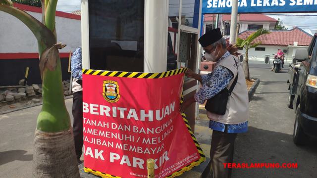 Terkait Pajak, BPPRD Bandarlampung Segel Tempat Parkir RSU Dadi Tjokrodipo dan Hotel Sahid