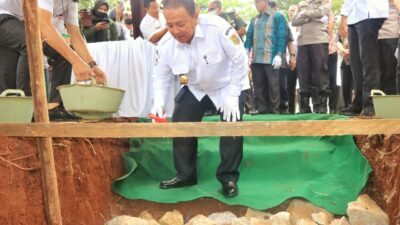 Gubernur Lampung Melakukan Peletakan Batu Pertama Pembangunan Gedung Pusat Kajian Singkong, Kelapa Sawit, dan Tebu