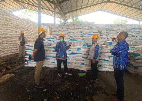 Wakil Gubernur Chusnunia dan Tim KP3 lakukan Pengawasan Pupuk di Tulangbawang