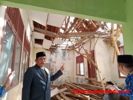 Buruknya Konstruksi Diduga Penyebab Ambruknya Atap Bangunan TK di Sungkaijaya Lampura