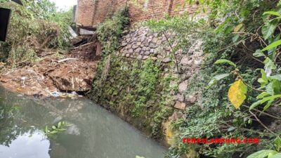Talut Kali Simpur Dua Bandarlampung Longsor, Warga Terancam Kebanjiran
