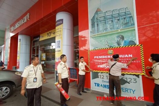 Menunggak PBB Ratusan Juta, Gedung Transmart Bandarlampung Sempat Disegel