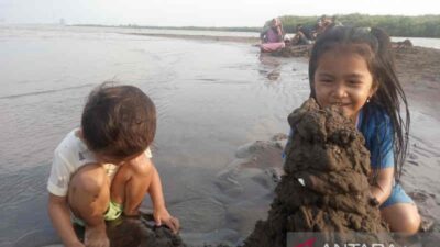 Wajah Baru Pantai Kejawanan Cirebon yang Kian Menawan