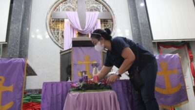 Mengintip Persiapan Gereja Tua di Lampung Jelang Malam Natal