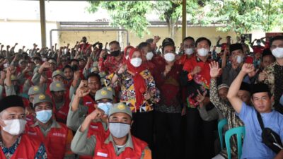 Pemkot Bandarlampung Bagikan Insentif untuk Ketua RT, Kaling, dan Linmas di Empat Kecamatan