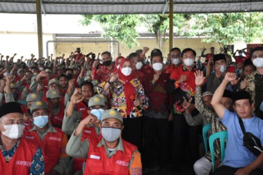 Pemkot Bandarlampung Bagikan Insentif untuk Ketua RT, Kaling, dan Linmas di Empat Kecamatan