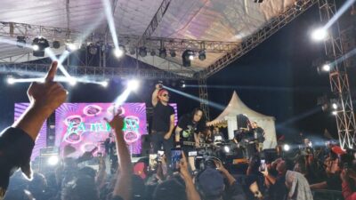 Disambut Riuh Ribuan Penggemar, Jamrud Hadir di Lampung Selatan Fest 2022