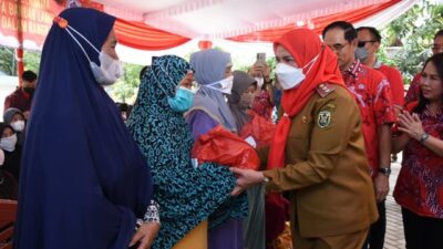 PSMTI Lampung Bagikan Paket Sembako untuk Warga Bumi Waras