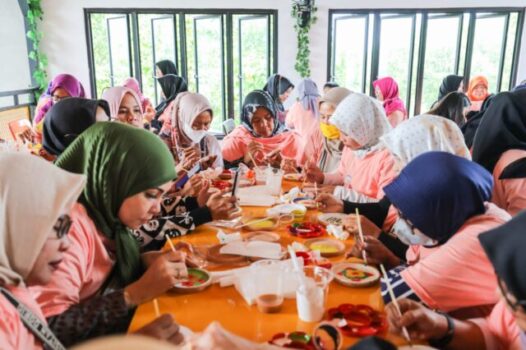 Mak Ganjar Lampung Gelar Workshop Lukis Gerabah