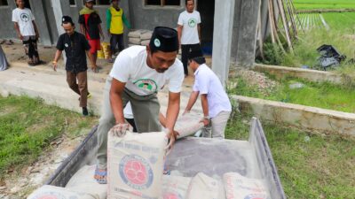 Peduli Perkembangan Ponpes, Santri Dukung Ganjar Beri Bantuan Material Pembangunan