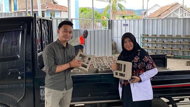 Organisasi Lingkungan Ini Ubah Sampah Plastik Jadi Roster Ramah Lingkungan