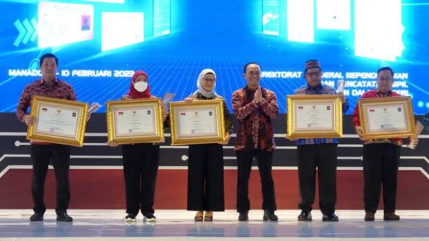 Pemkot Bandarlampung Raih Penghargaan Dukcapil Hebat dari Kemendagri