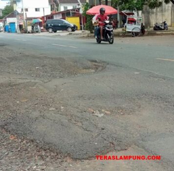 Jalinteng Lampung Utara Banyak Lubang, Warga Desak Segera Diperbaiki