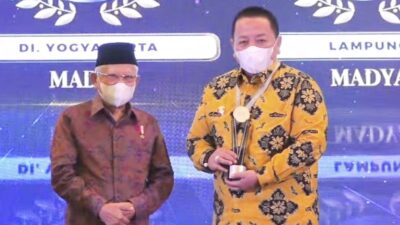 Gubernur Lampung Terima Penghargaan Peringkat Madya Kemitraan Tingkat Daerah dari KPPU