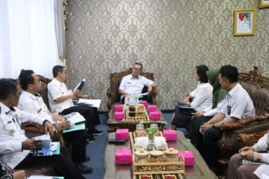 Sekdaprov Lampung  Terima Hasil ‘Long Form’ Sensus Penduduk 2020 dari Kepala BPS 